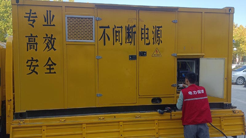 易门柴油发电机组和UPS电源配合使用时，如何避免切换过程中的电力中断？