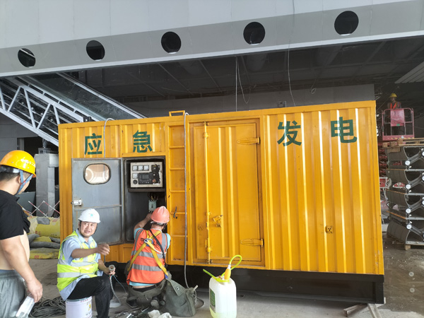 易门怎样判断空气滤清器是否需要更换？